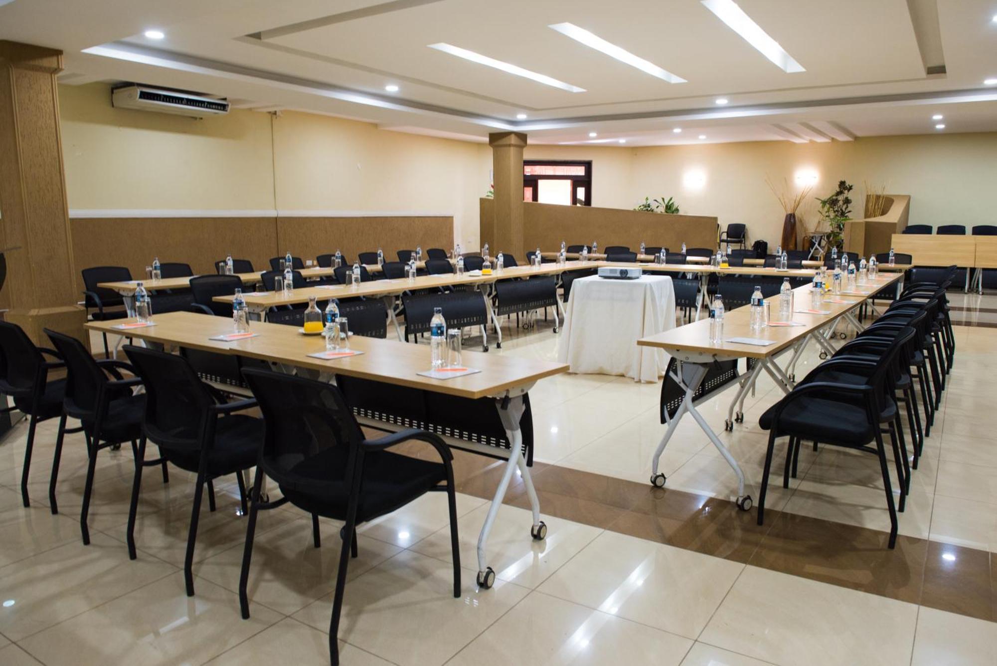 Crossroads Hotel Lilongwe Exterior foto