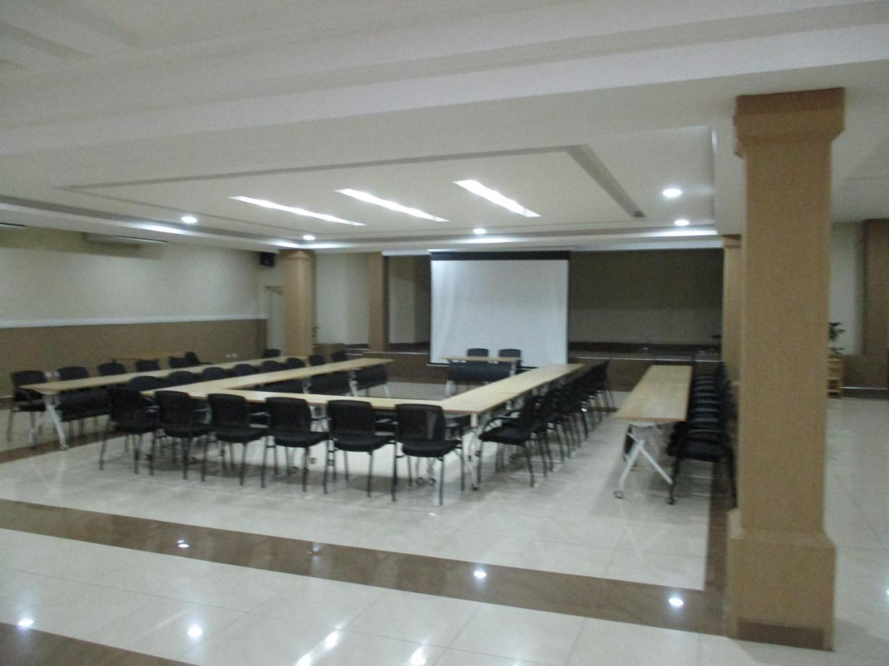 Crossroads Hotel Lilongwe Exterior foto