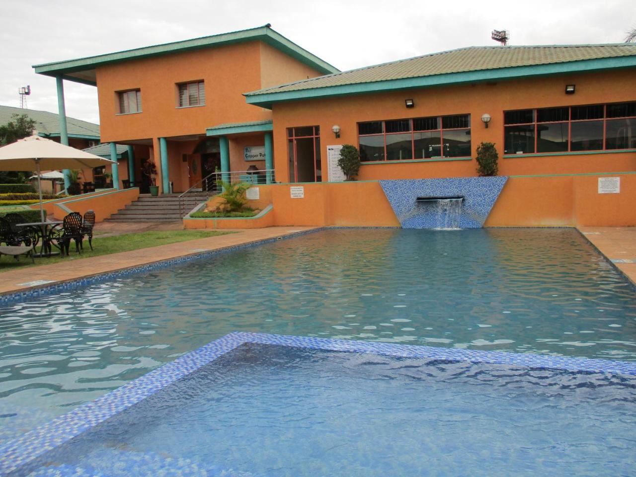 Crossroads Hotel Lilongwe Exterior foto